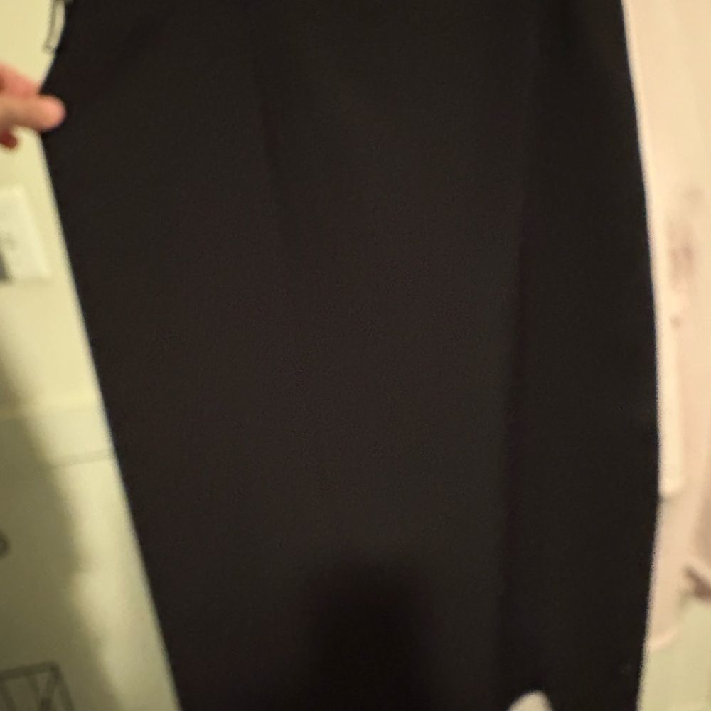 LeslieโFay Classic Black Pencil Skirt